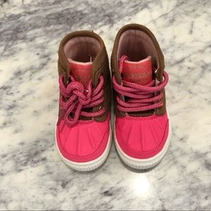 Pink and brown duck boots for toddlers!